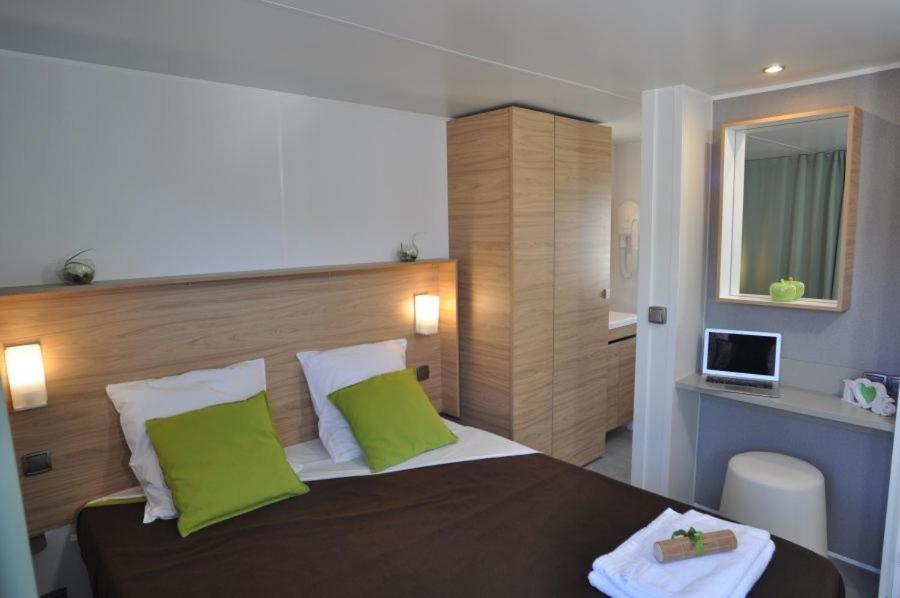 Camping Le Mas Des Sedaries Hotel Villefort  Exterior photo